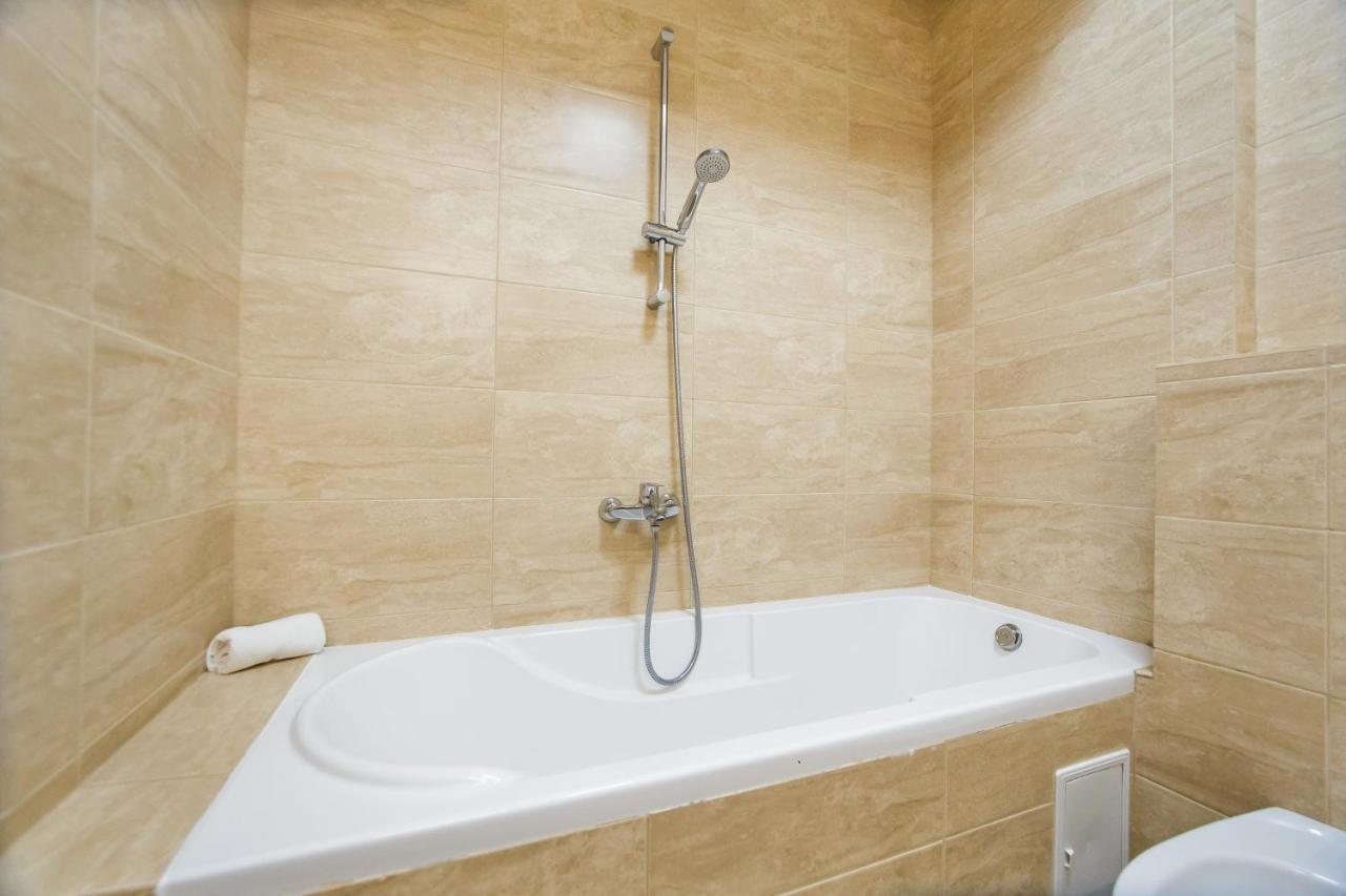 Elegant & Spacious - Central Apartment Oradea Exterior foto