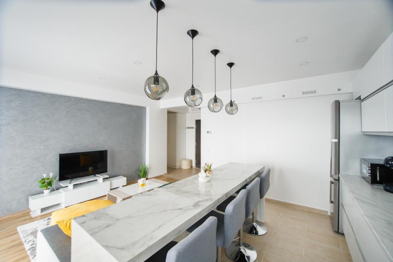 Elegant & Spacious - Central Apartment Oradea Exterior foto