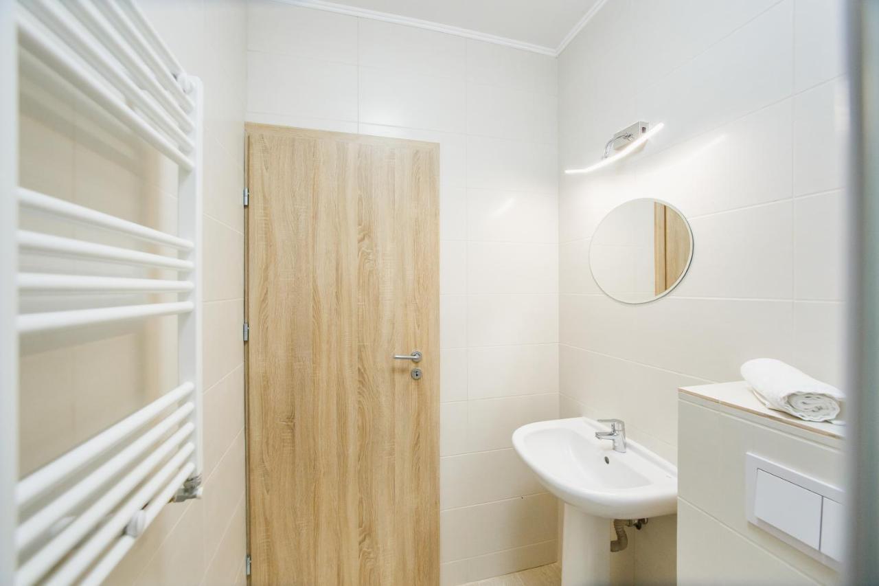 Elegant & Spacious - Central Apartment Oradea Exterior foto