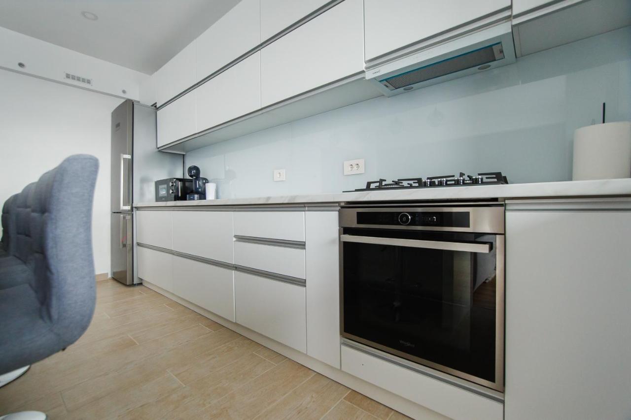 Elegant & Spacious - Central Apartment Oradea Exterior foto
