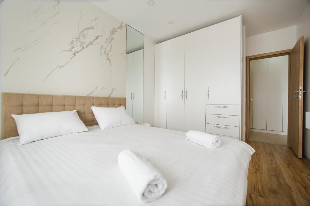 Elegant & Spacious - Central Apartment Oradea Exterior foto