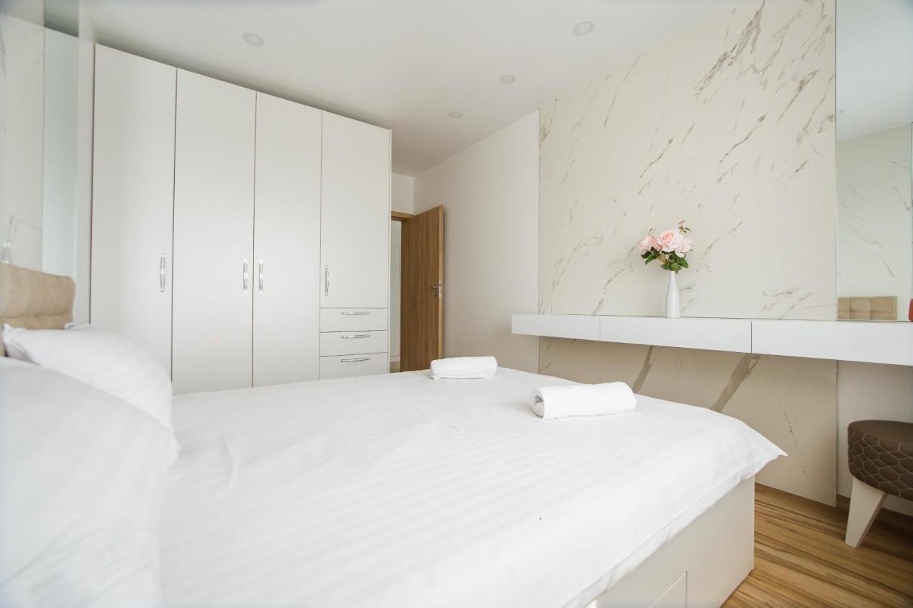 Elegant & Spacious - Central Apartment Oradea Exterior foto