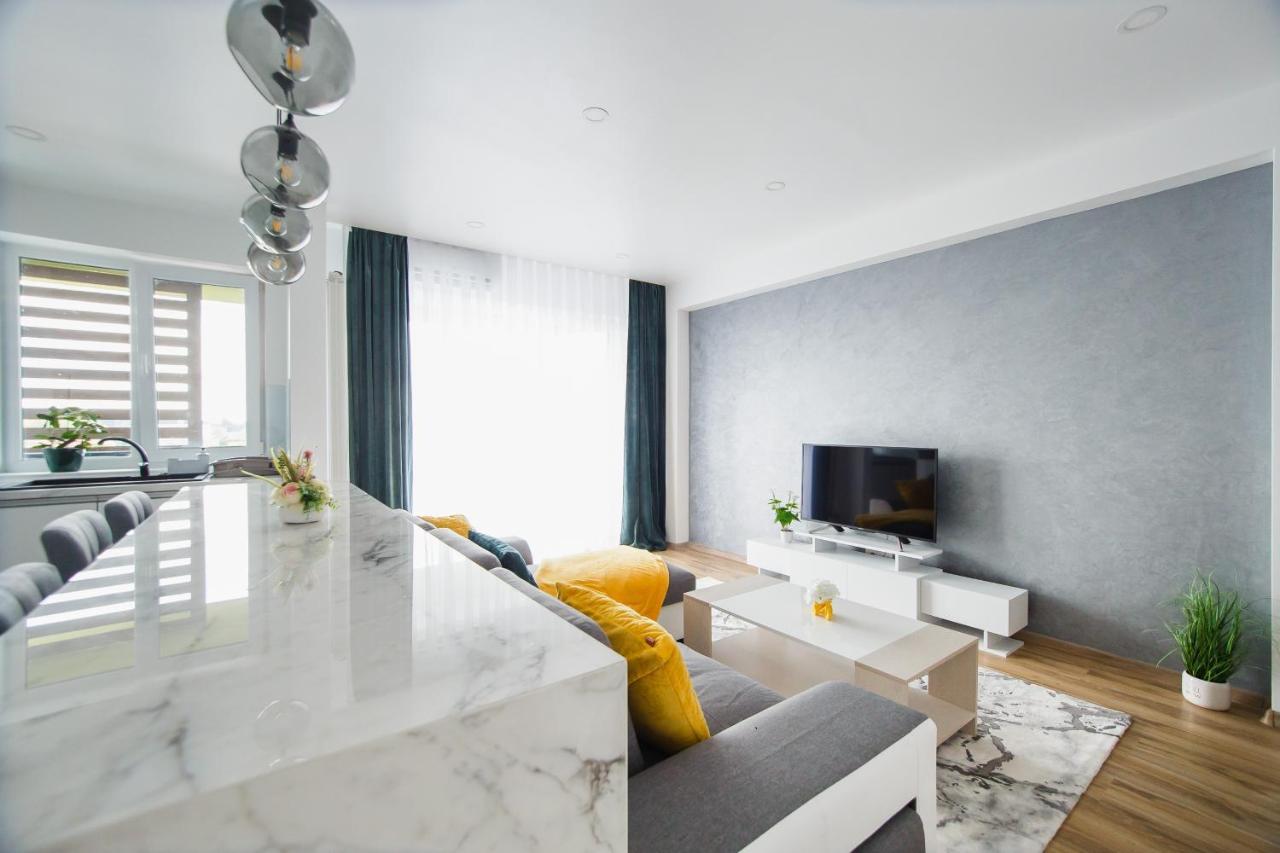 Elegant & Spacious - Central Apartment Oradea Exterior foto
